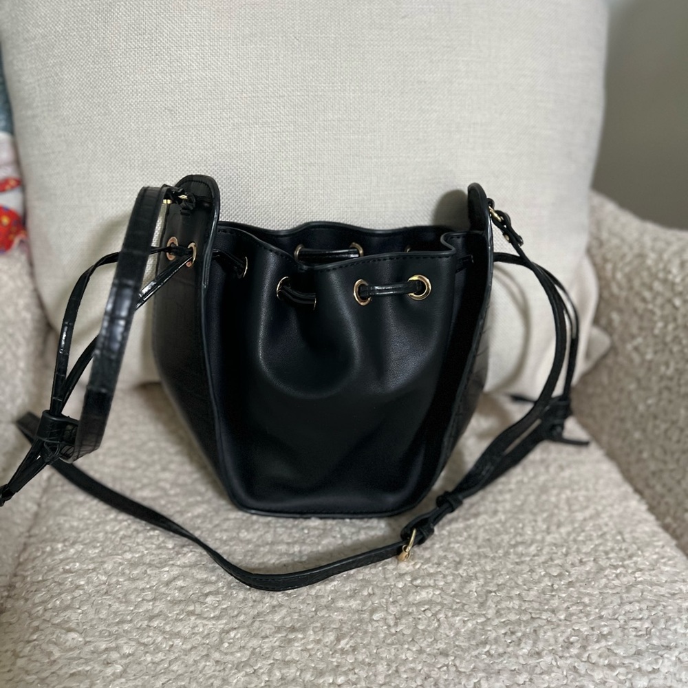Elegant Black Bucket Bag